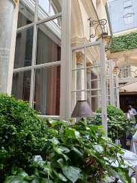 Magical restaurant in Paris