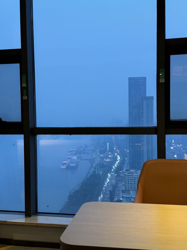 雲端江景，盡在怡景美季酒店！