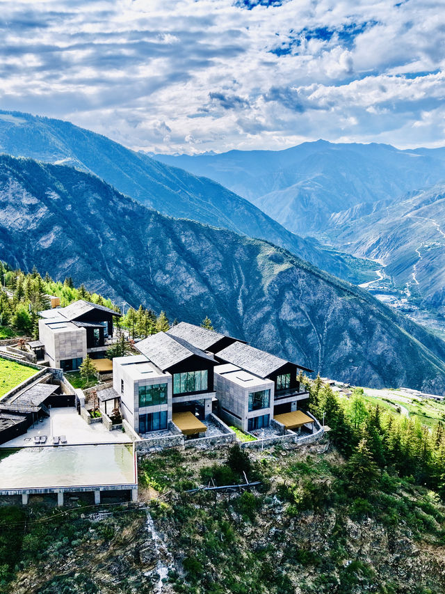 住進雲端！四姑娘山·天空之城懸崖酒店靚到窒息！