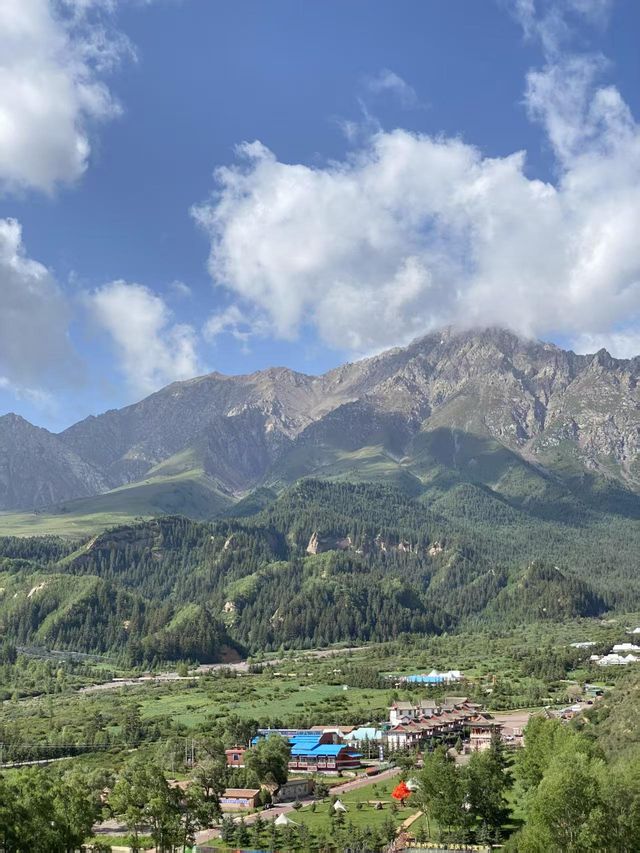 馬蹄踏雪印禪心，祁連雲開見佛光