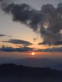 重慶周邊最狂野觀景台！3小時飆到山頂追日落