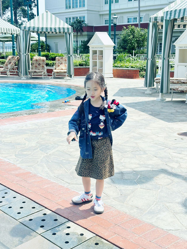 帶女兒去迪士尼吧！🏰 今次來港迪，依然選擇住園區酒店～上兩次在上海住過樂園酒店同玩具總動員酒店，今次揀咗香港迪士尼探索家酒店，體驗超讚！