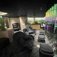 機場｜香港機場休息室Sapphire Lounge 過去半年大概去了HK機場七八次，各種休息室也算體驗過一輪～ 最近會陸續分享，先來說說我最愛的這家！