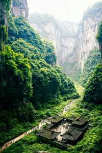 重慶係一座山水相依、文化底蘊深厚嘅城市，以下係一份重慶旅遊攻略