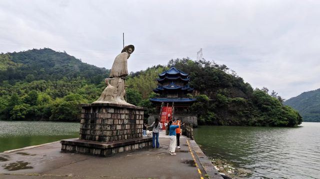 因《富春山居圖》而聞名遐邇的一條江
