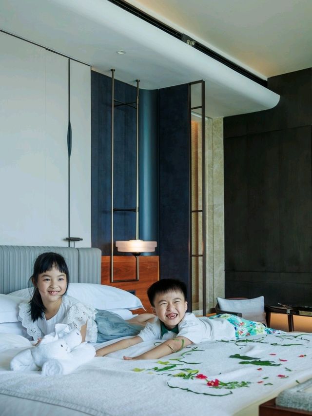  Family Escape in Tropical Paradise! 