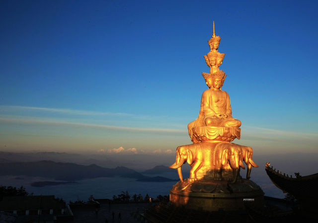 雲上金頂，魅力峨眉