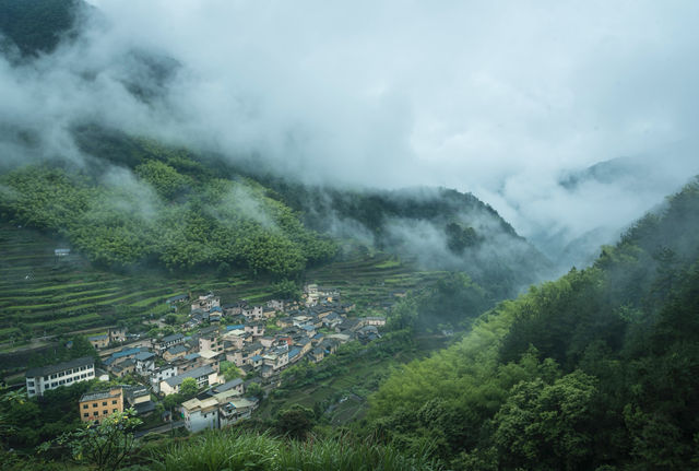 雲煙繚繞，落雨嘅浙南秘境太靚啦