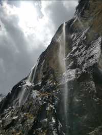 雲南徒步經典虎跳峽雨崩徒步看日照金山