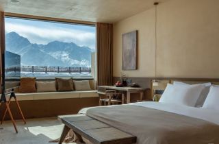 สถานที่แห่งนี้เป็นแห่งแรกในดินแดนรกร้าง มอบวิวพาโนรามาสุดพิเศษของภูเขาหิมะคุนหลุน สวยงามจนต้องร้องว้าว!