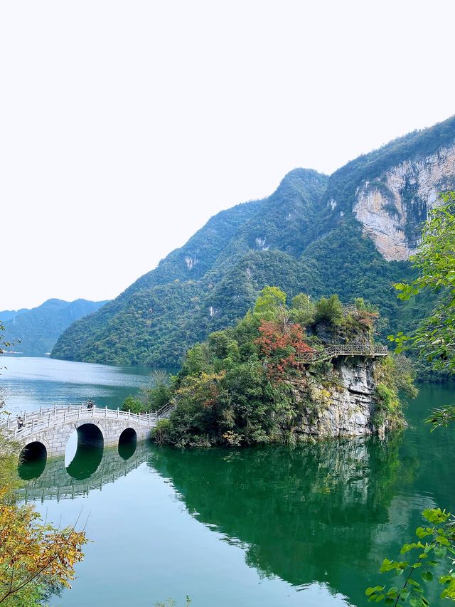 清江畫廊絕美秘境！長陽山水畫鏡裡的仙氣打卡點🏞️

🛶清江畫廊，宜昌長陽的人間仙境！青山綠水間藏著土