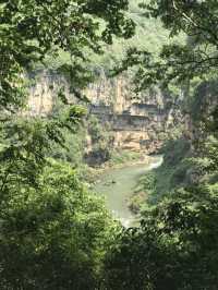 興義必打卡！穿越地球裂縫的瀑布仙境！   交通出行 地址：貴州省黔西南布依族苗族自治州興