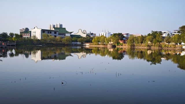 清晨的陽光下,珠璣巷是那麼的純粹、那麼的通透 清晨的陽光下,珠璣巷是那麼的純粹、那麼的通透
