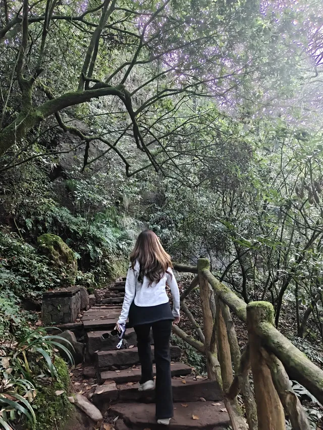 邛崍天台山徒步看瀑布 邛崍天台山徒步看瀑布