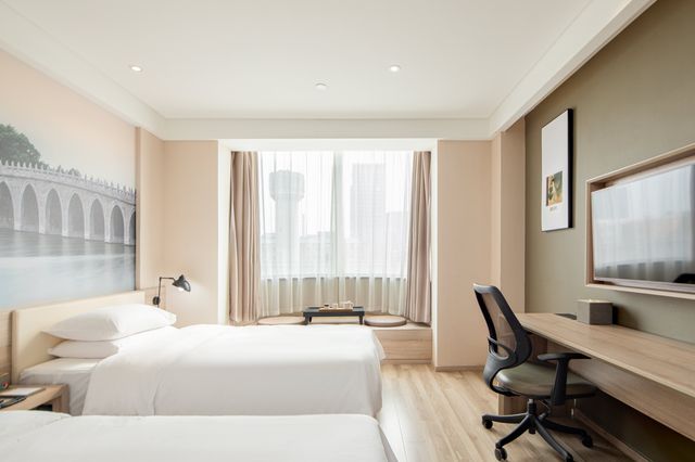 來北京絕對要住的寶藏酒店距離各大景點步行可達，重點是小哥哥們帥服務還好，愛了愛了～  這次北京4日