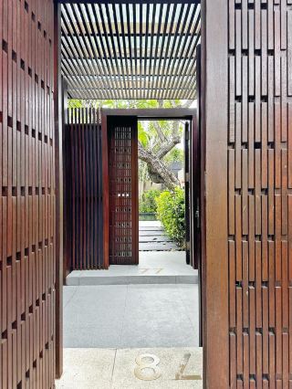 A trendy and luxurious retreat in Seminyak, Bali | The Oasis Villas at the W Hotel are absolutely stunning.
