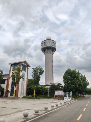 天門にある張家湖（張家湖国家湿地公園）は、特に家族と週末をのんびり過ごしたい人や、自然に触れたい人にとって、非常に人気のあるレジャースポットです。