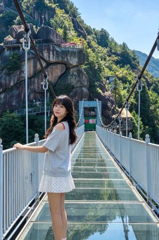 国慶節の連休は人混みを避けて、浙江省の渓谷に隠されたハイキングスポットを探しに行きましょう！連休の喧騒から逃れたいなら、蛟龍大峡谷へ足を運び、新鮮な空気を吸いながらハイキングを楽しんでください！