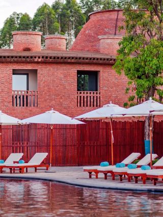 Mile Red Brick Castle: Stay inside a kaleidoscope