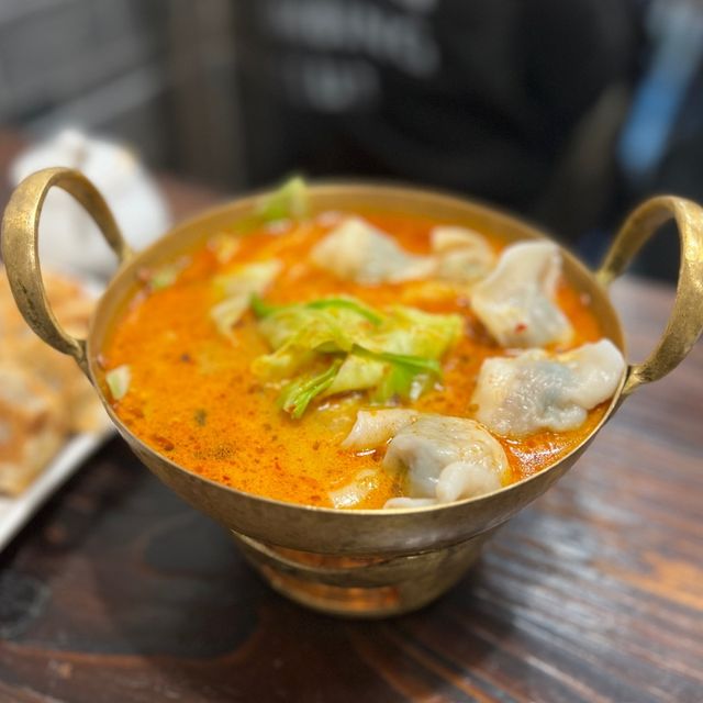 特色冬陰功湯底手工餃子