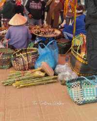 ตลาดริมโขง ดูของป่าจากฝั่งลาว ที่นครพนม 