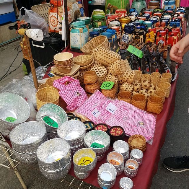 ถนนคนเดินวัวลาย วันเสาร์ เชียงใหม่