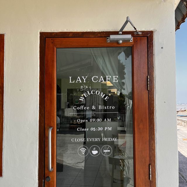 Lay cafe ริมทะเลราไวย์