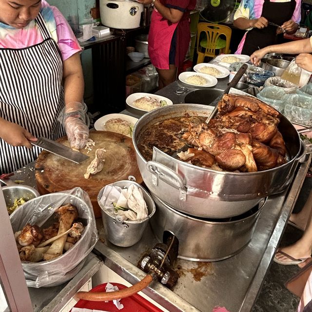 ร้านเจริญข้าวมันไก่เบตงพันธุ์แท้