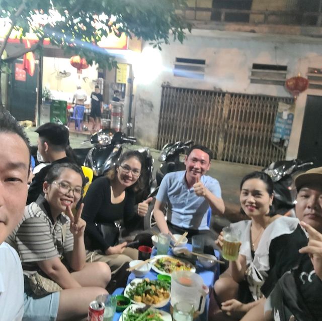 베트남 하노이 로컬식당에서 베트남 친구들과