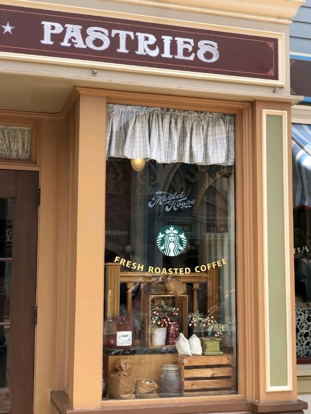 【香港_香港ディズニーランド】ディズニー内のStarbucks