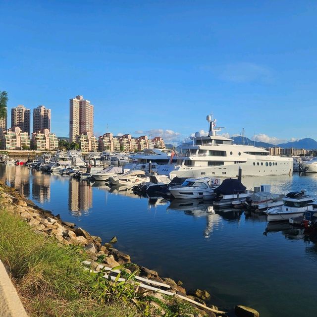 充滿異國風情嘅黄金海岸商場