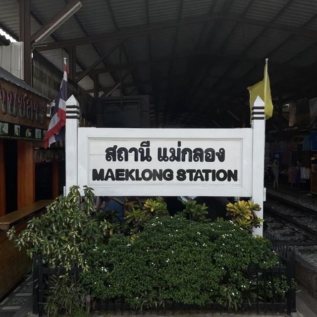  曼谷必到美功鐵道市場🚂🛍️🌭