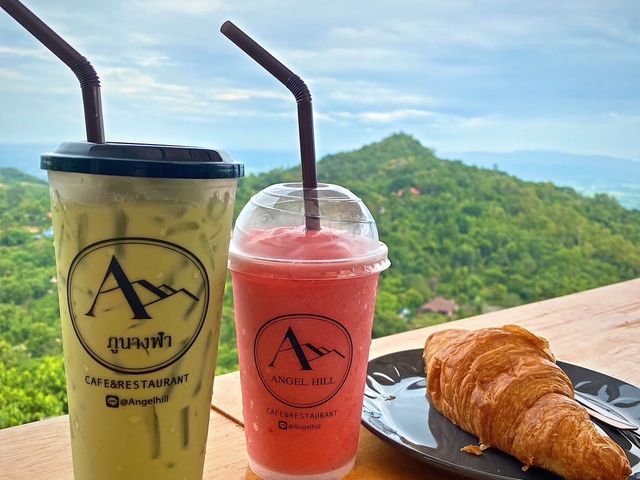 นั่งคาเฟ่วิวภูเขา