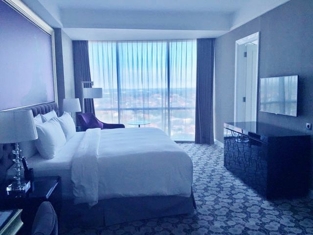 Experience luxury hotel with rooftop pool Experience luxury hotel with rooftop pool