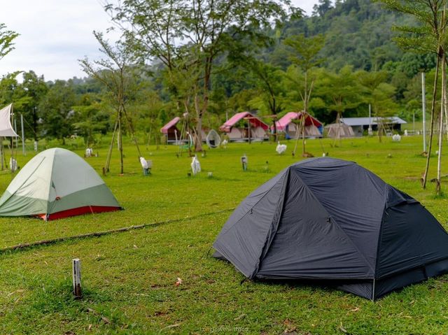 ลานกางเต็นท์ริมน้ำ บรรยากาศดี