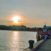 สะพานสราญวิถี แลนด์มาร์คประจวบ สีสันสดใส
