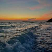 หาดแสม ยามเย็น แสงพระอาทิตย์เรืองรอง สวยมาก