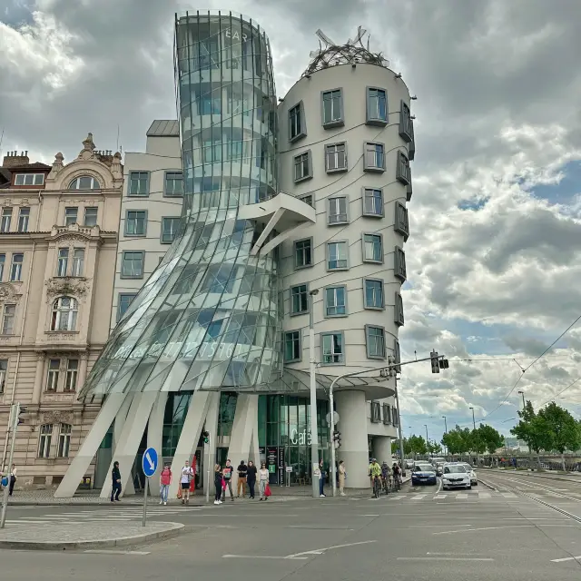 So cool: a house that dance in Prague!