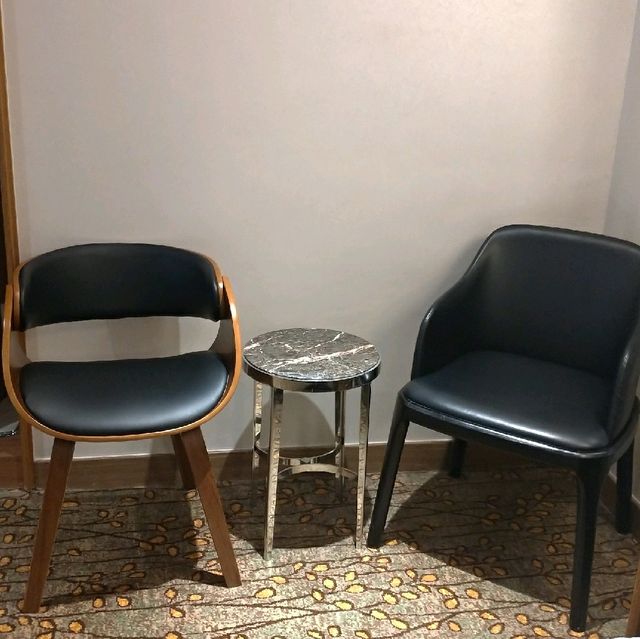面對港澳碼頭的一梯兩伙懷舊酒店
