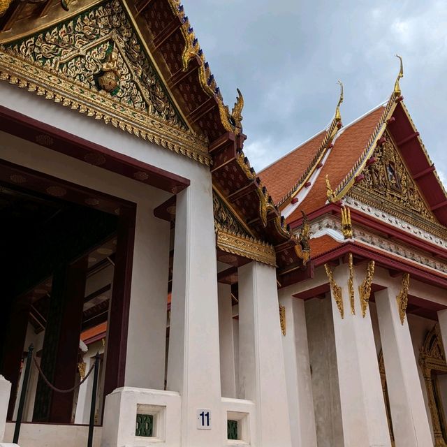 バンコク国立博物館は、タイの国史を知る事の出来るタイ最大の博物館で、水曜と木曜は無料で日本人ガイドが案内してくれる。