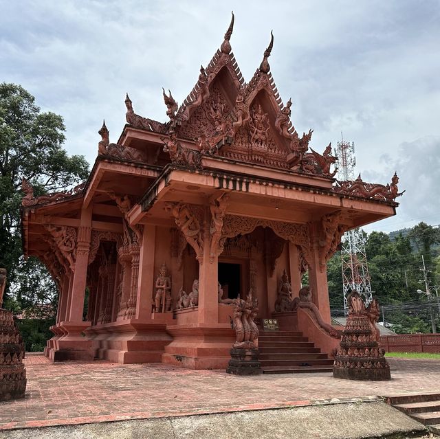 พระอุโบสถสีแดงแห่งเดียวบนเกาะสมุย 7
