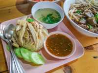 ก๋วยเตี๋ยวเตาฟืนป้าไฉน ตามสไตล์บ้านๆ