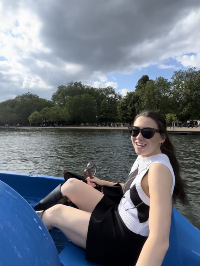 The biggest park in London 🏞️🚤🇬🇧