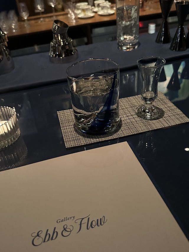 미술 작품 보고 파도소리 들으며 술 마시는 Bar 🍸