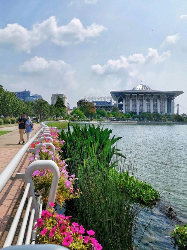 A visit to Millennium Monument of Putrajaya