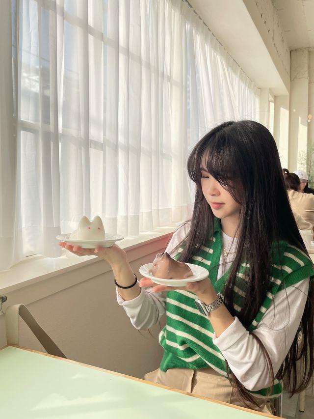 부산 전포 푸냥이가 있는 카페, 어도먼트
