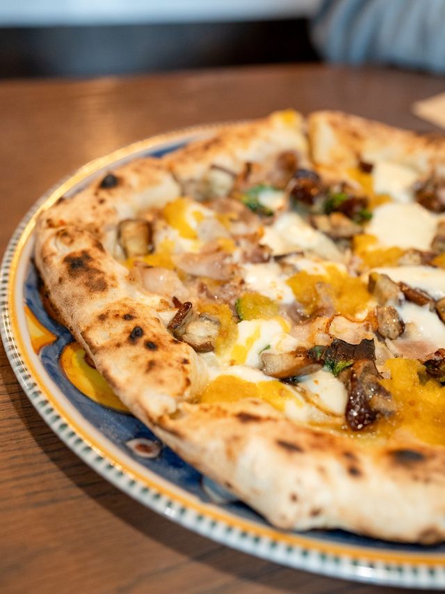 【米芝蓮推介 跑馬地手工拿坡里薄餅店🍕】