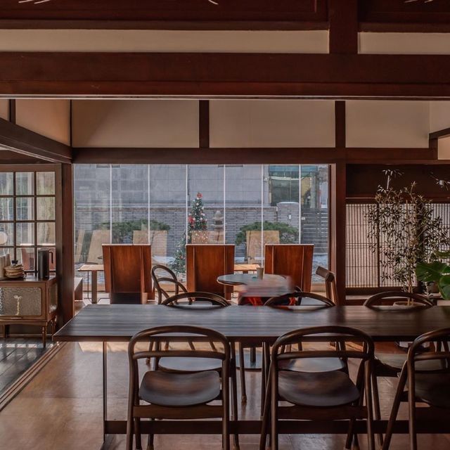 首爾Kitte Cafe：舒適明亮，受歡迎的下午茶聚會地點
