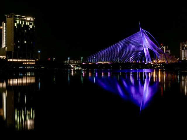 Putra Bridge at night
