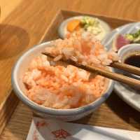 8種類ものいろんなご飯が楽しめる行列店